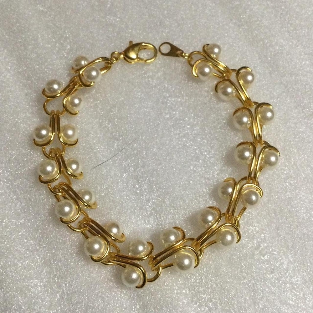 Classic Gold and Pearl Bracelet